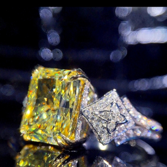 Stunning Yellow Canary Diamond Ring - Picture 4 of 6